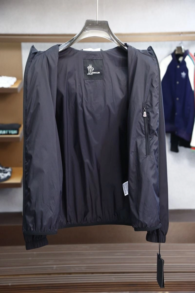Moncler Outwear ZipUp 141172