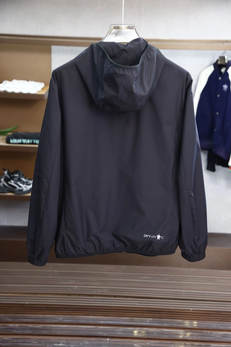 Moncler Outwear ZipUp 141172