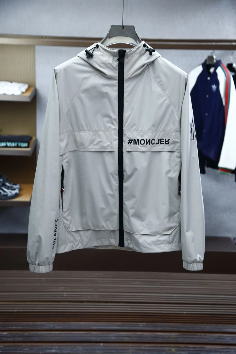 Lightweight Moncler Outwear 141169