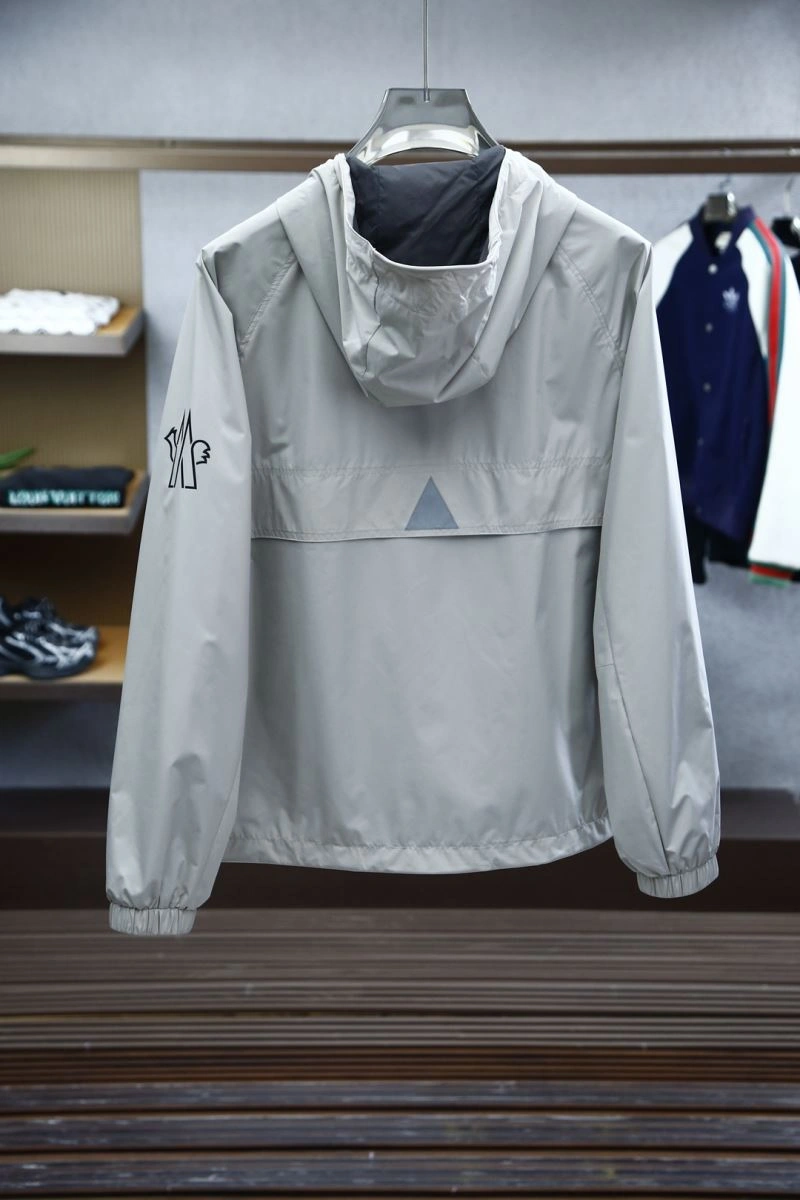 Lightweight Moncler Outwear 141169