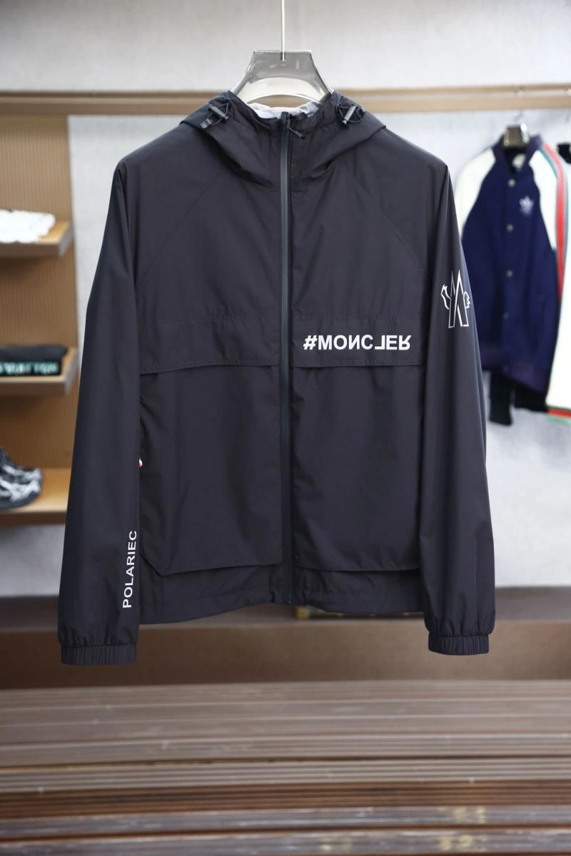 Lightweight Moncler Outwear 141169