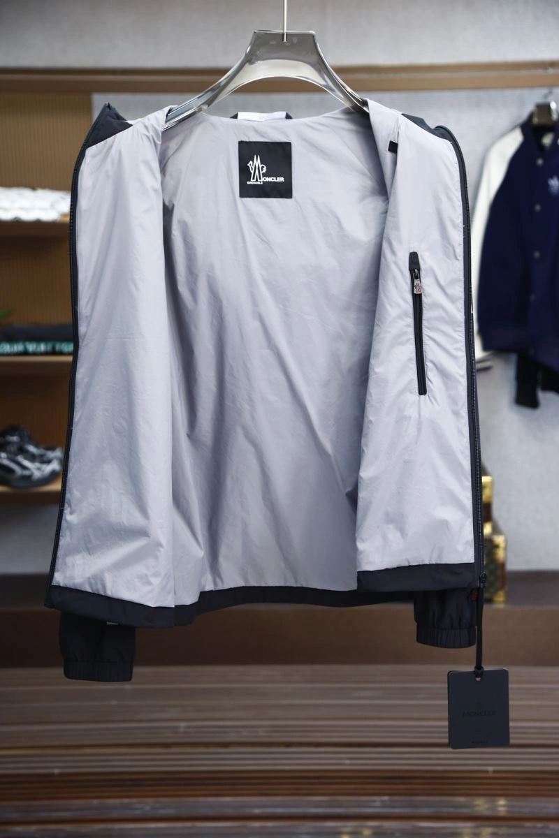 Lightweight Moncler Outwear 141169