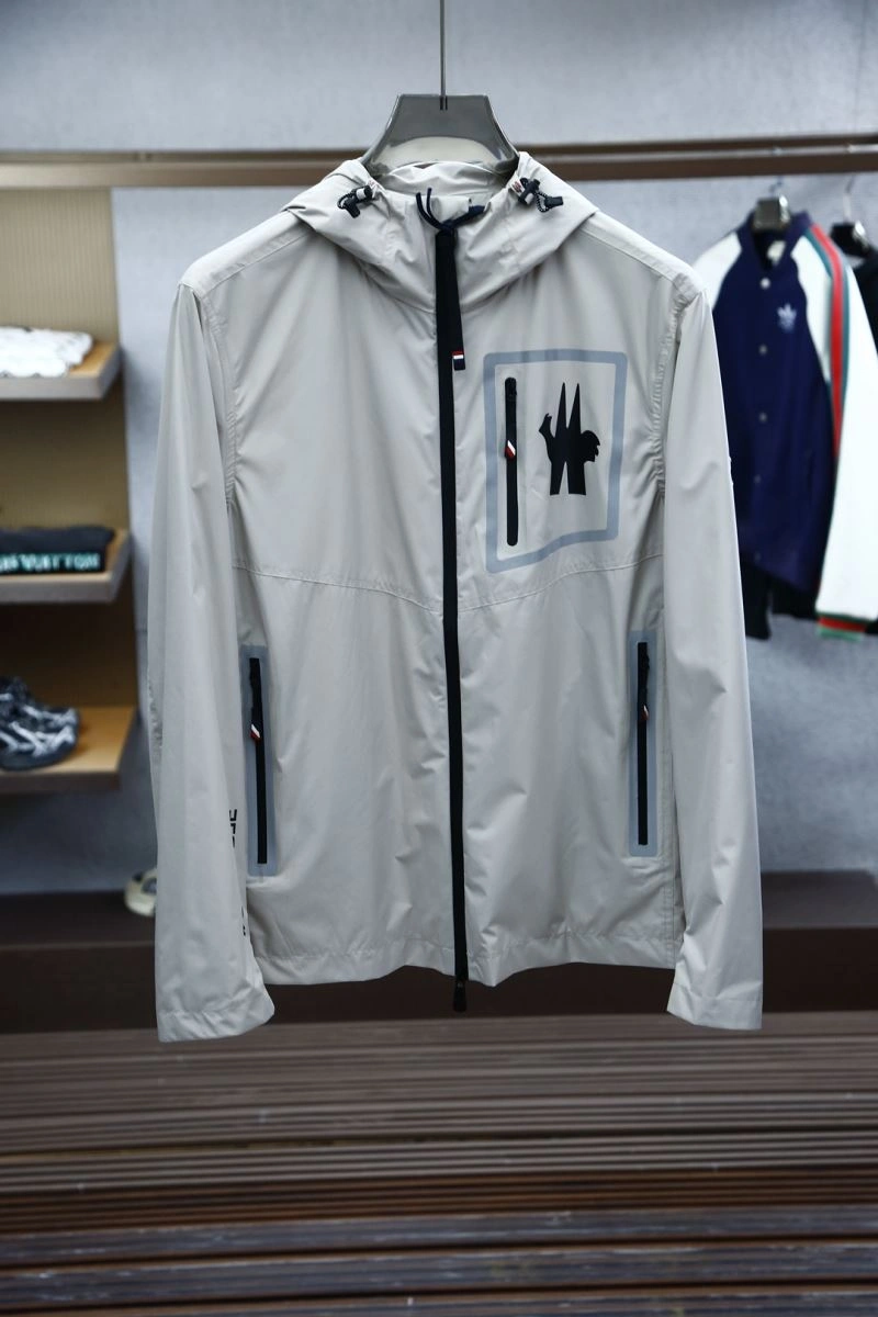 Sleek Moncler Outwear 141162