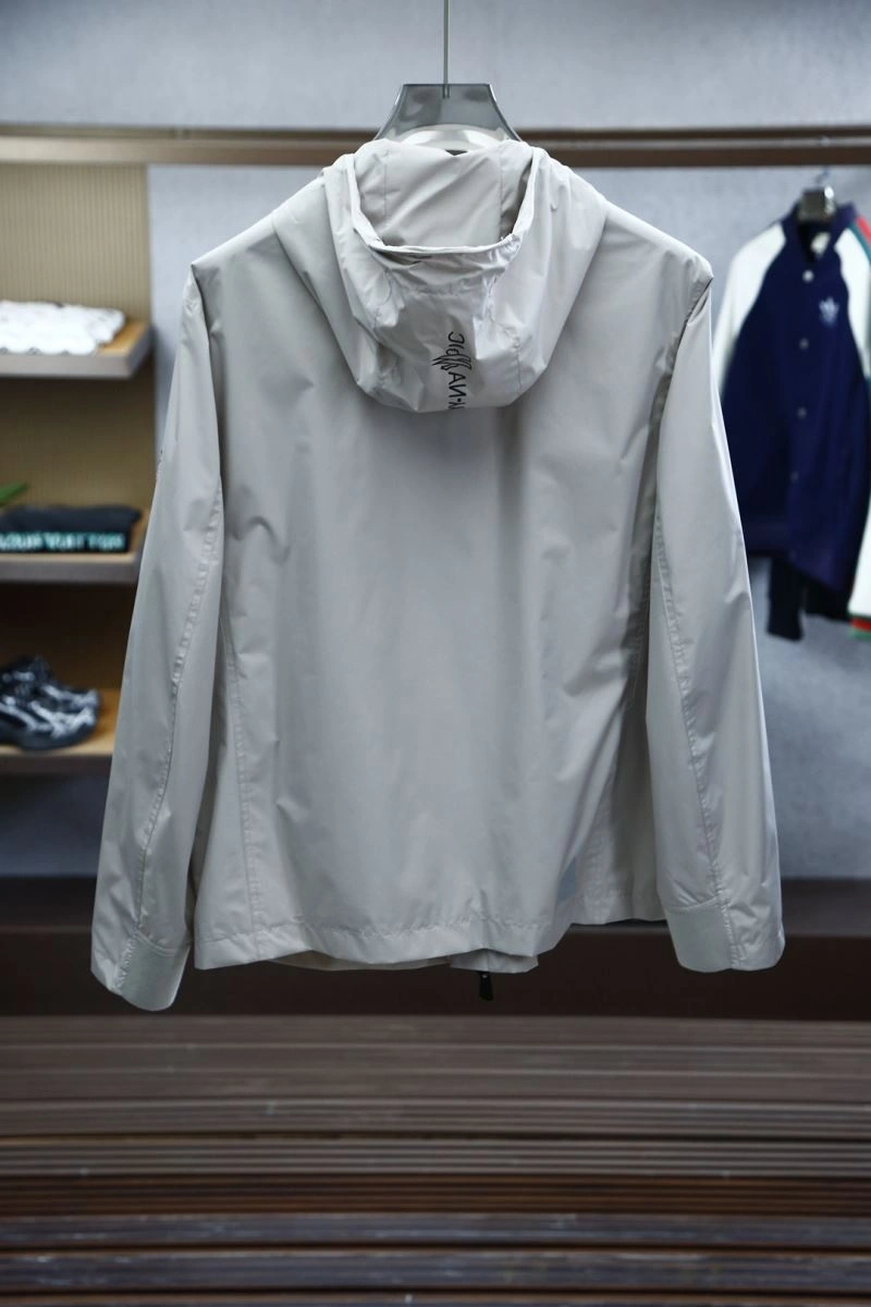 Sleek Moncler Outwear 141162