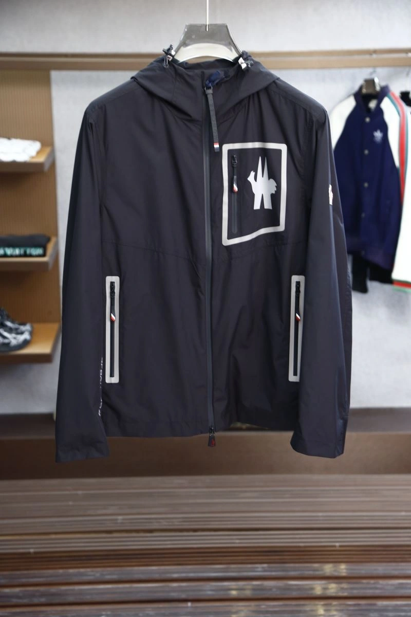 Sleek Moncler Outwear 141162