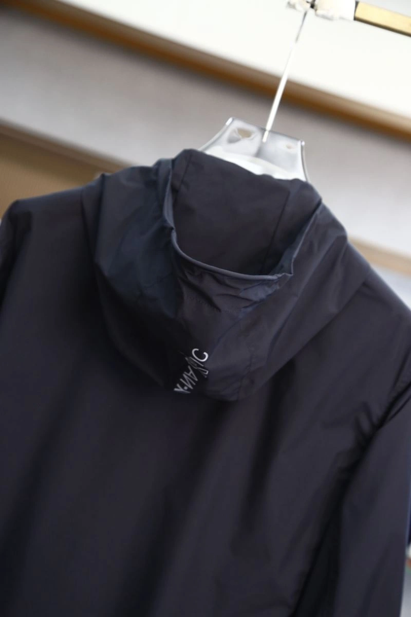 Sleek Moncler Outwear 141162