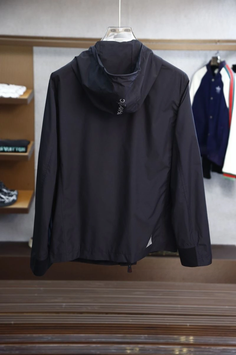 Sleek Moncler Outwear 141162