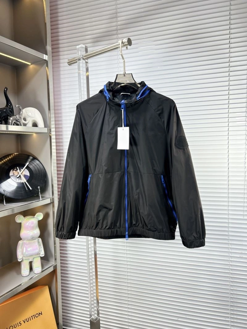 Practical Moncler Outwear 141160