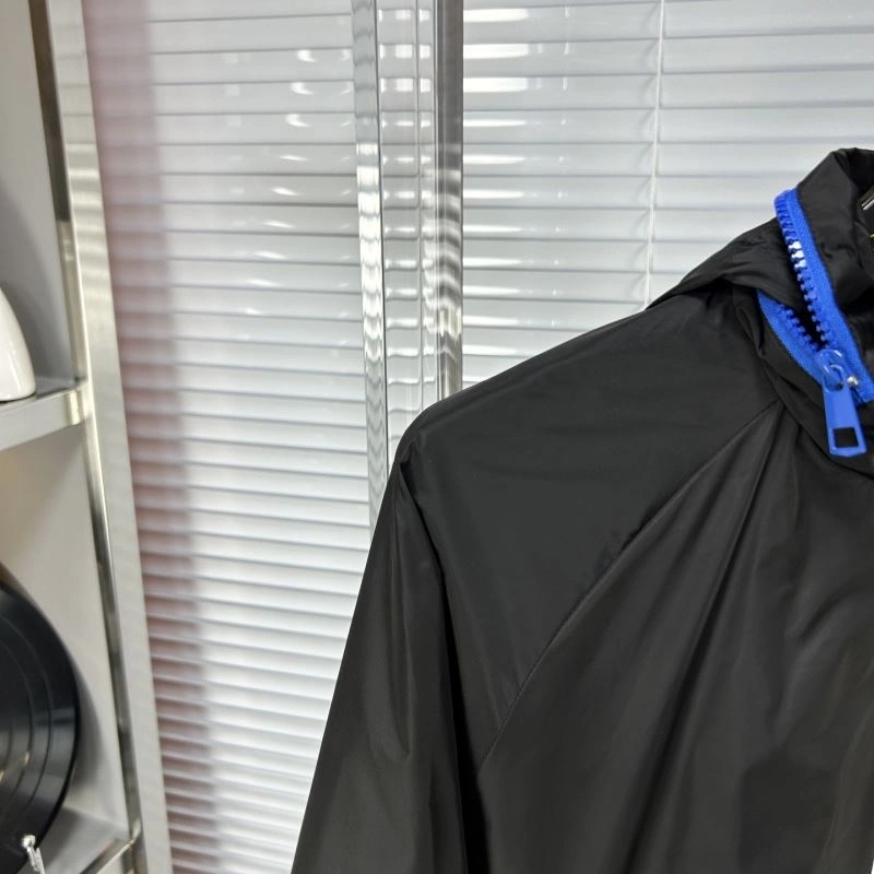 Practical Moncler Outwear 141160