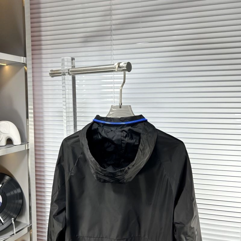 Practical Moncler Outwear 141160