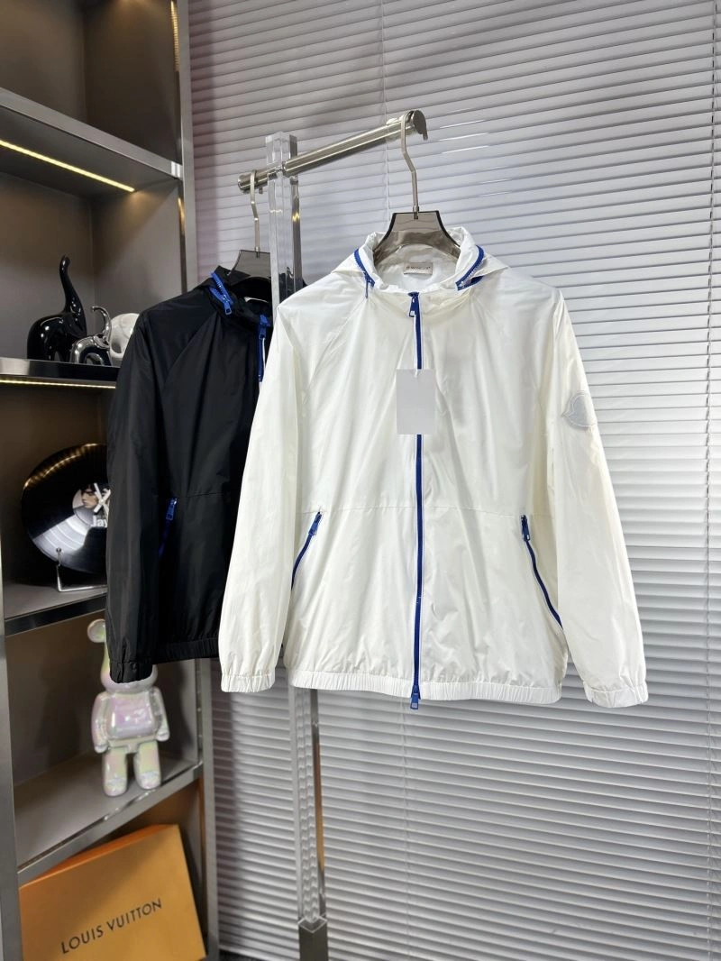 Practical Moncler Outwear 141160