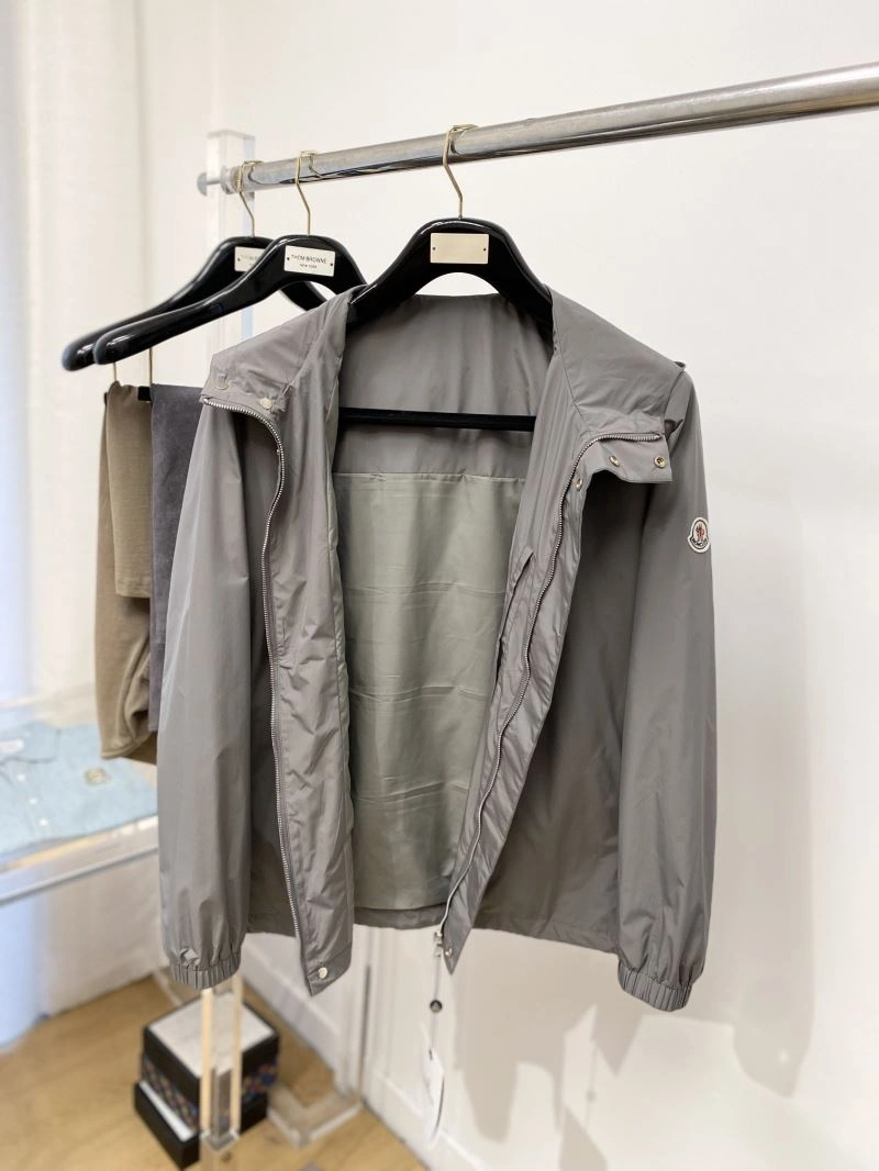 Moncler Outwear Sleek 141165