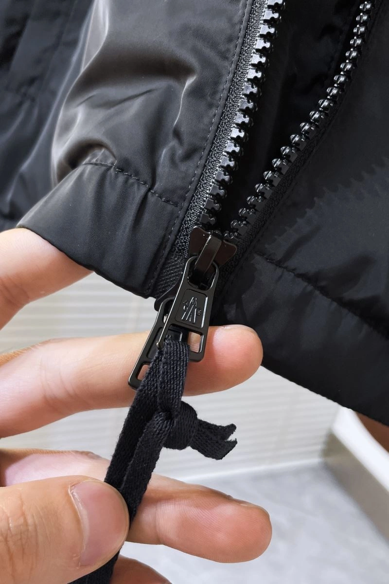 Moncler Outwear Seasonal 141150