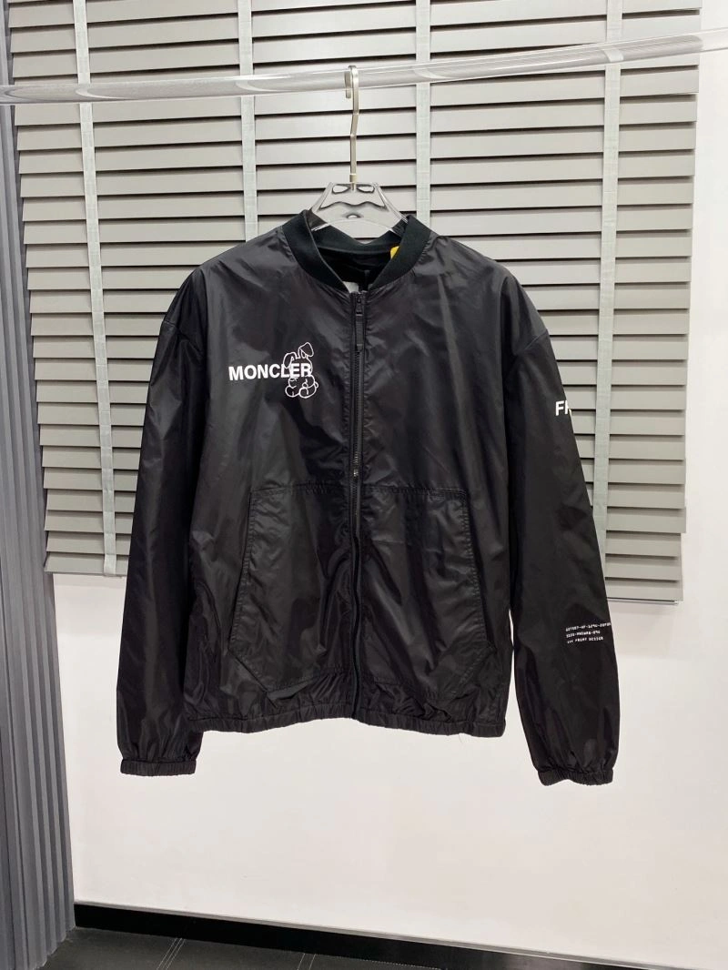 Lightweight Moncler Outwear 141167