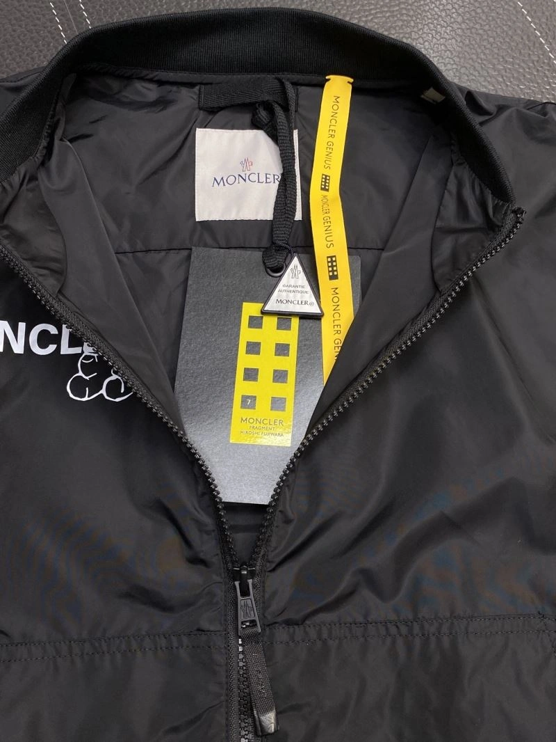 Lightweight Moncler Outwear 141167