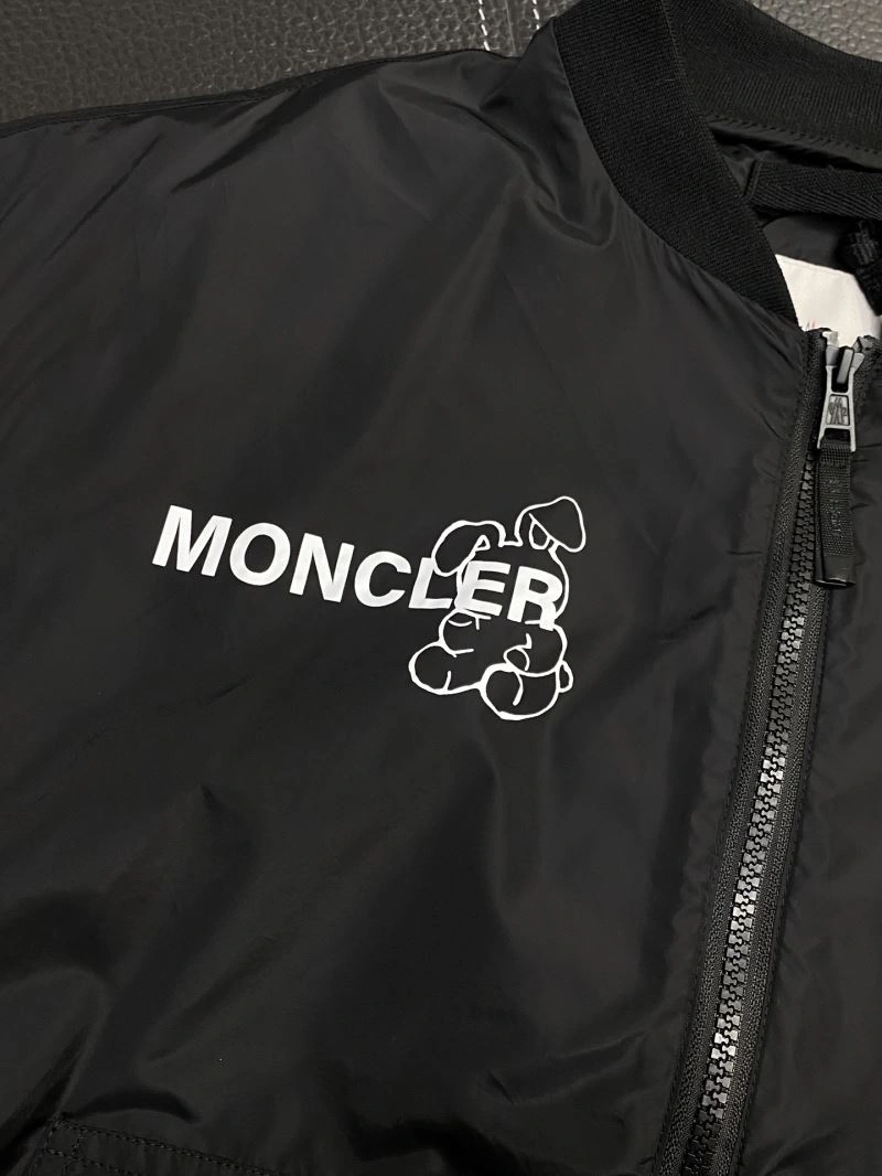 Lightweight Moncler Outwear 141167