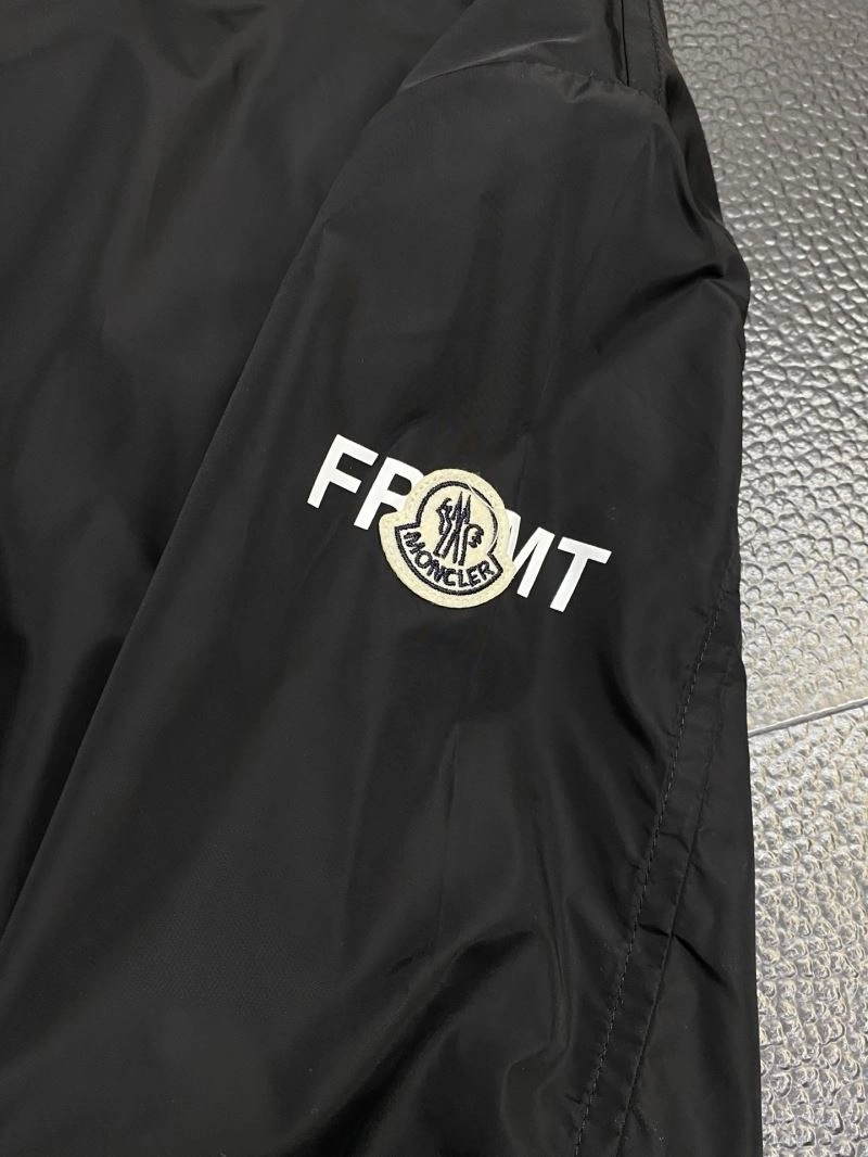 Lightweight Moncler Outwear 141167