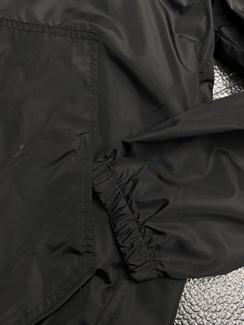 Lightweight Moncler Outwear 141167