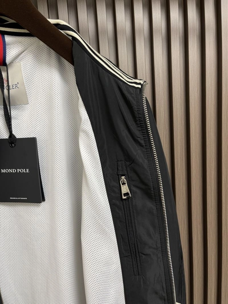 Supportive Moncler Outwear 141163