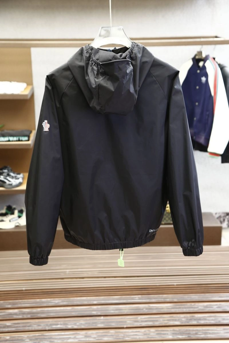 Premium Moncler Outwear 141170