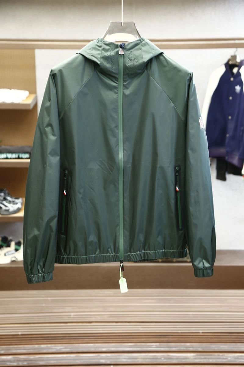 Premium Moncler Outwear 141170