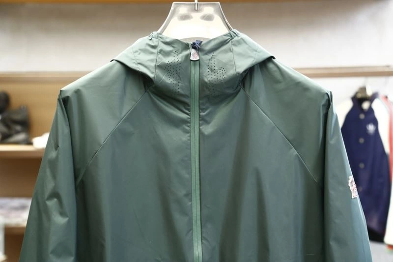 Premium Moncler Outwear 141170