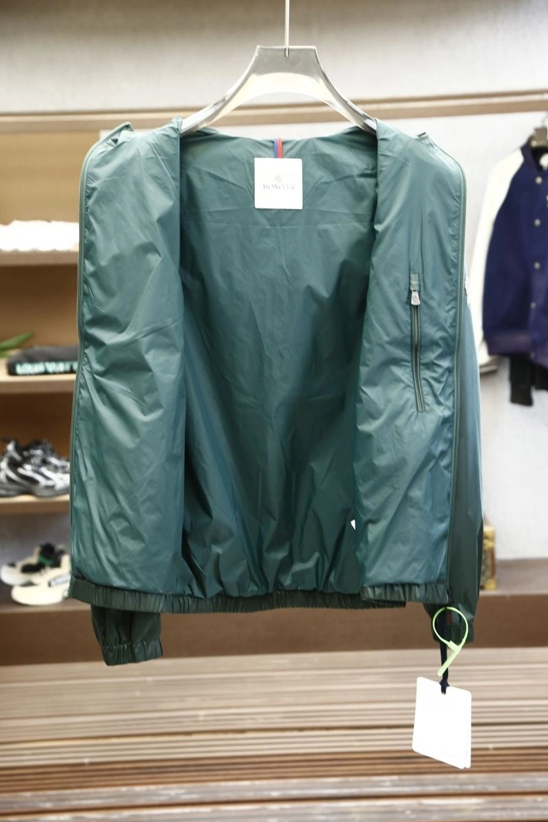 Premium Moncler Outwear 141170
