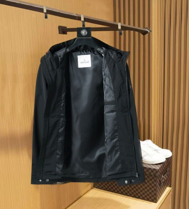 Reliable Moncler Outwear 141145