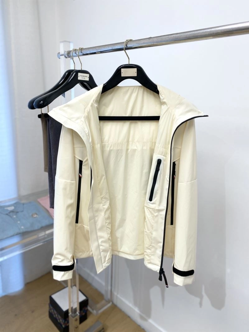 MultiPurpose Moncler Outwear 141136