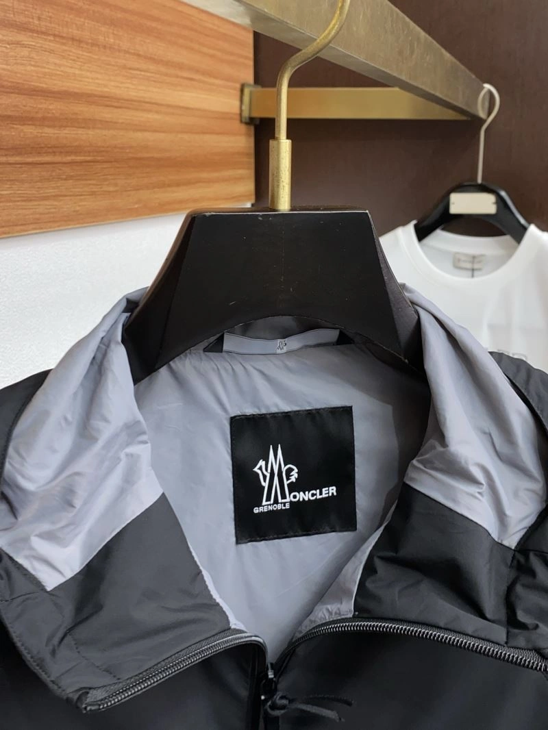 Moncler Outwear ZipUp 141130