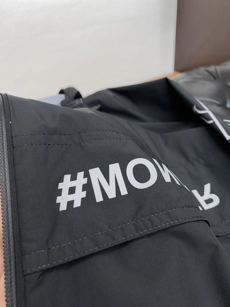 Moncler Outwear ZipUp 141130