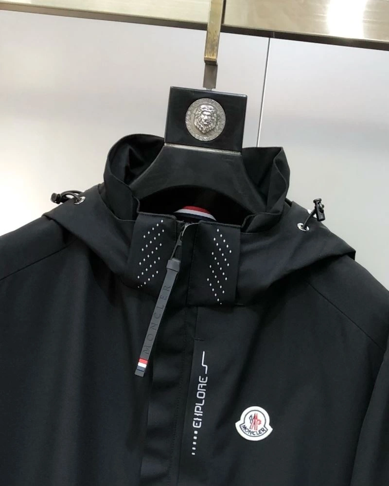 Moncler Outwear OnTrend 140776