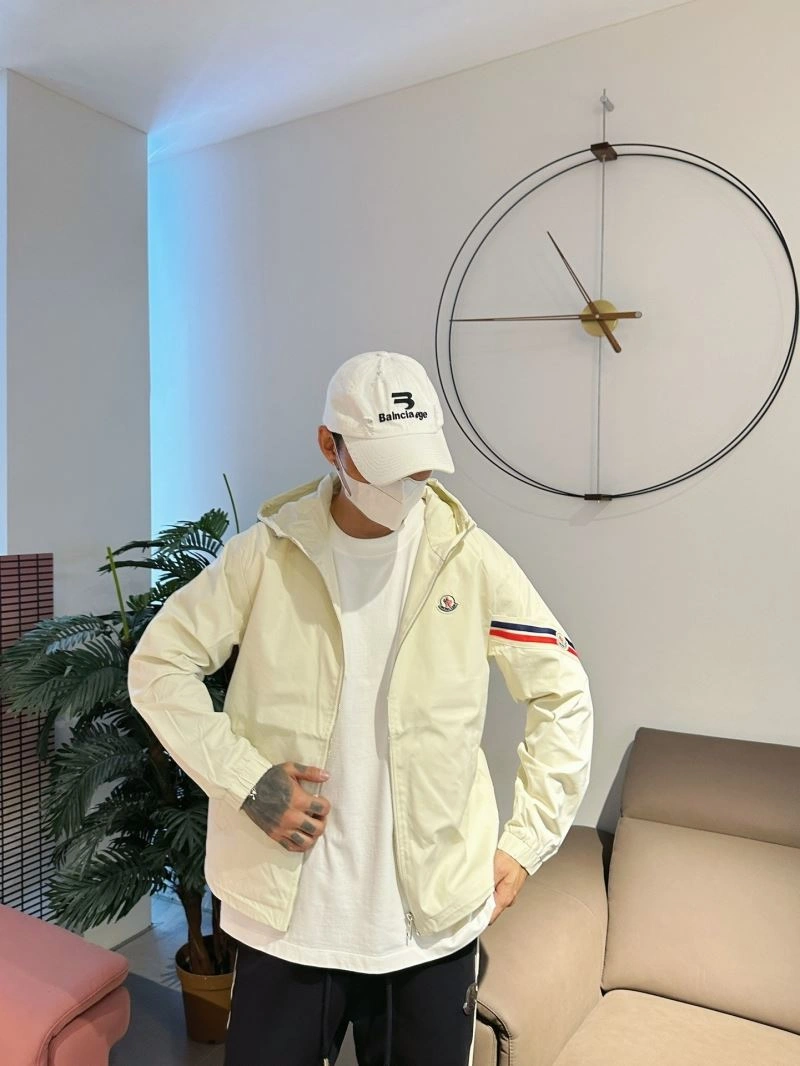 Versatile Moncler Outwear 140756