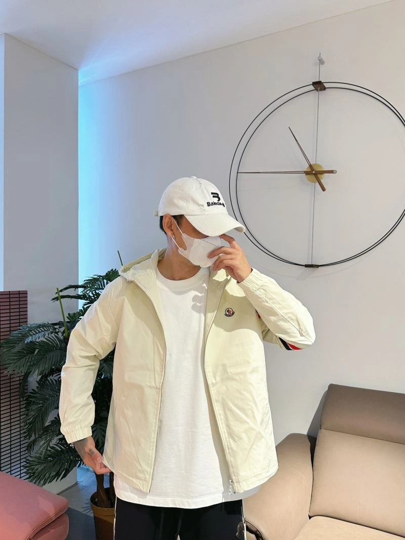 Versatile Moncler Outwear 140756