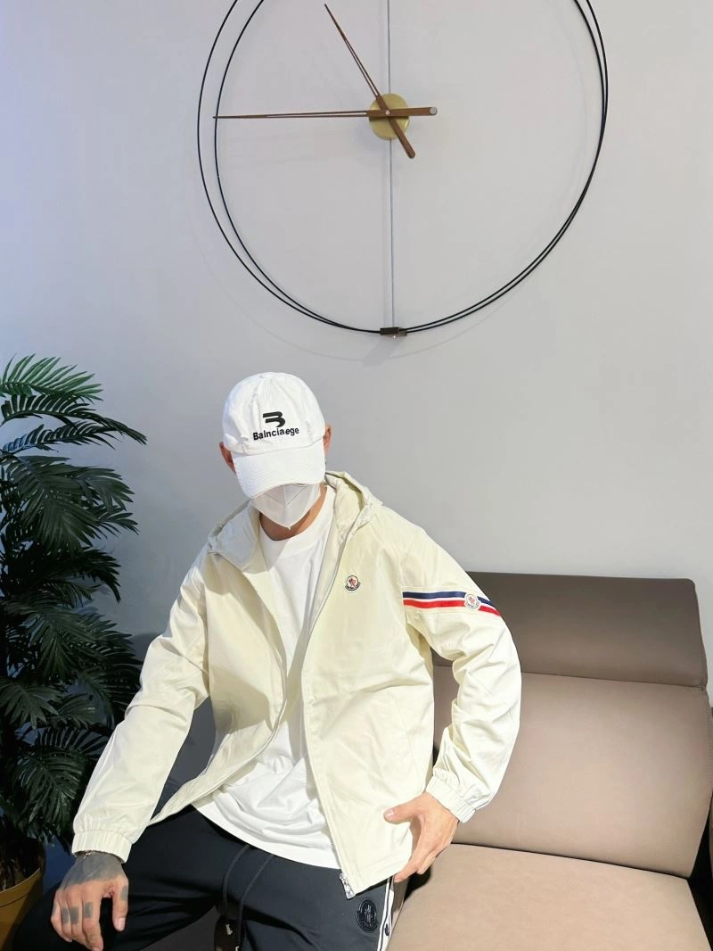 Versatile Moncler Outwear 140756