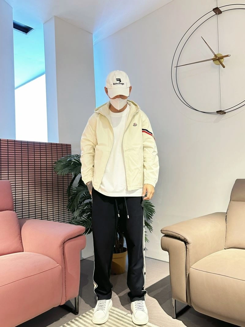 Versatile Moncler Outwear 140756