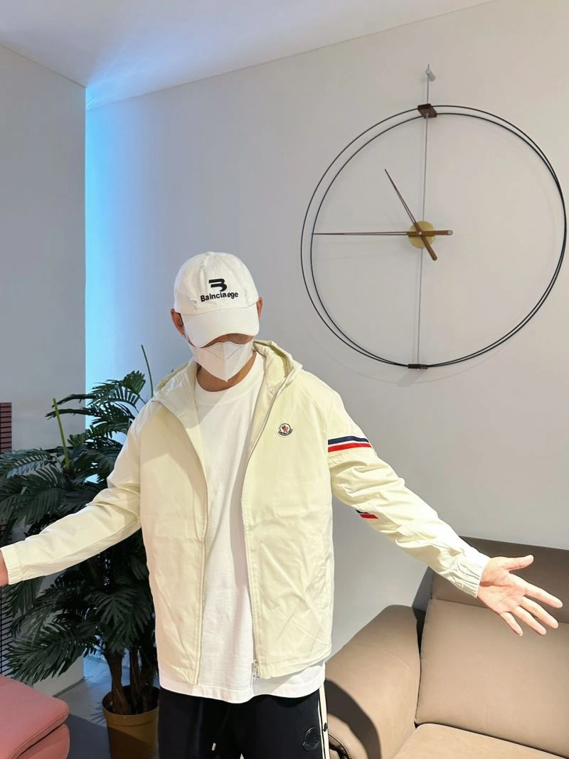 Versatile Moncler Outwear 140756