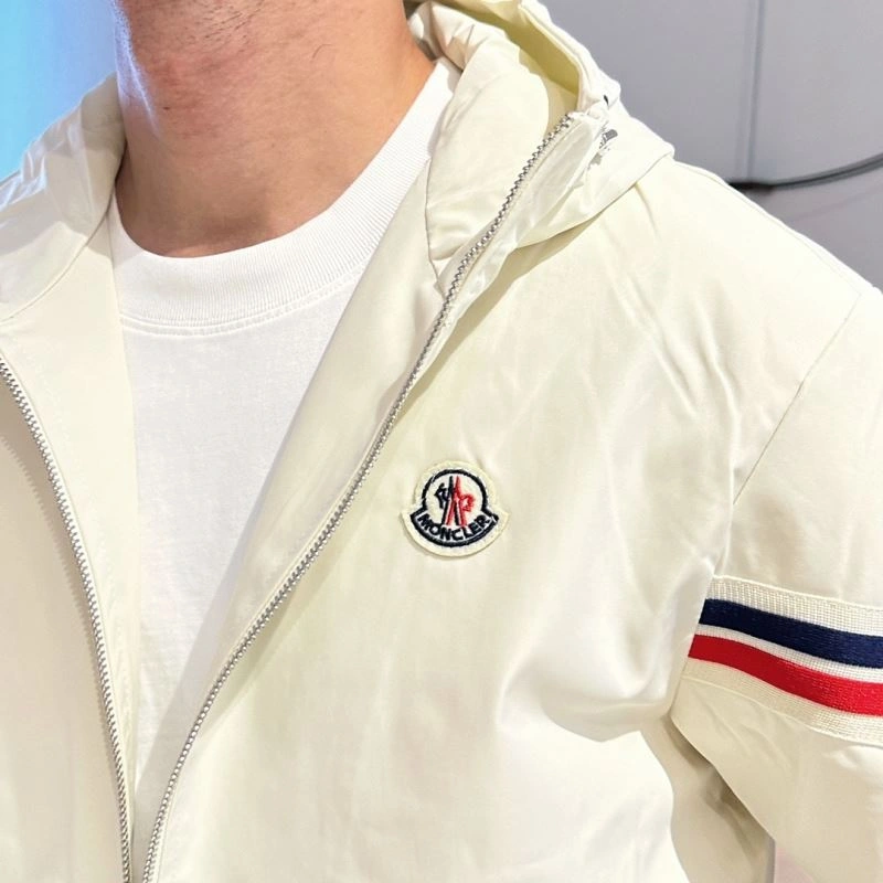 Versatile Moncler Outwear 140756