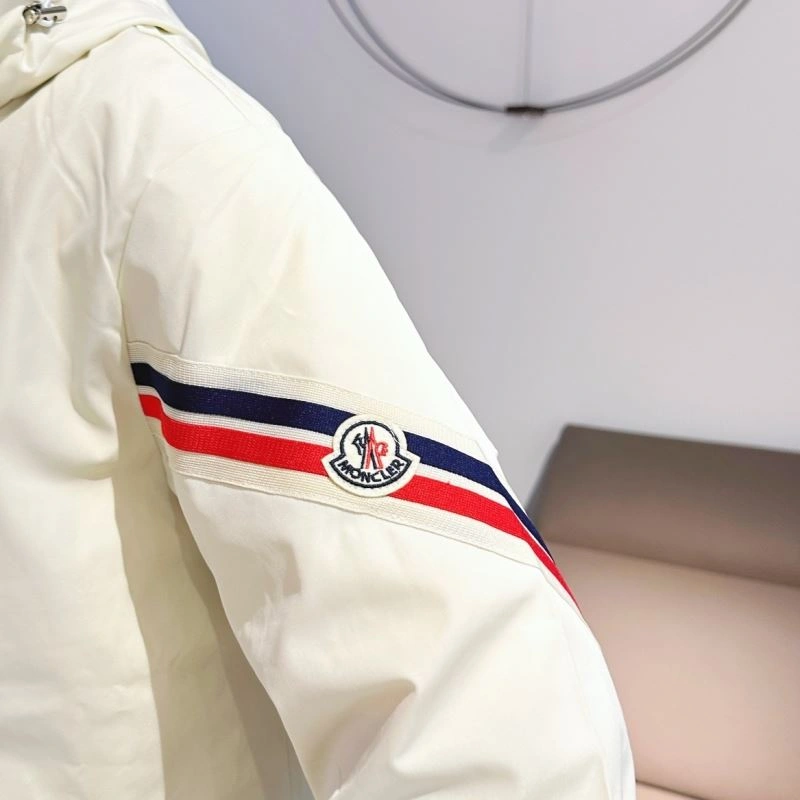 Versatile Moncler Outwear 140756