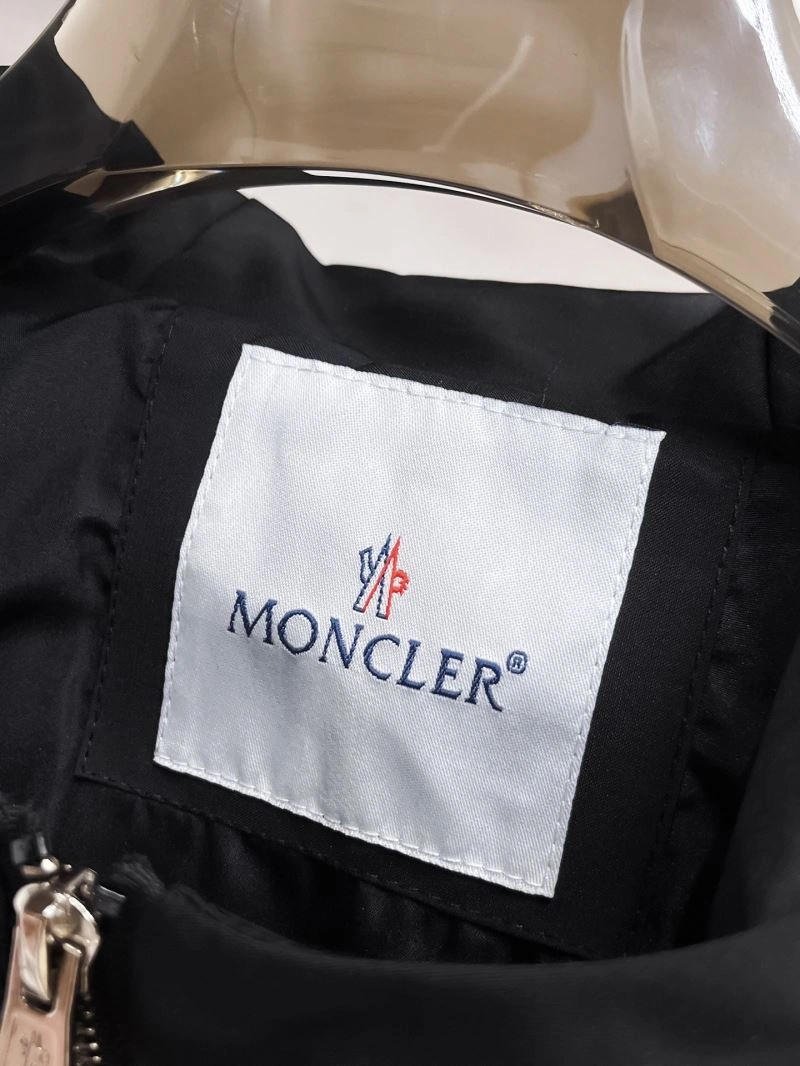 Moncler Outwear StreetReady 140760