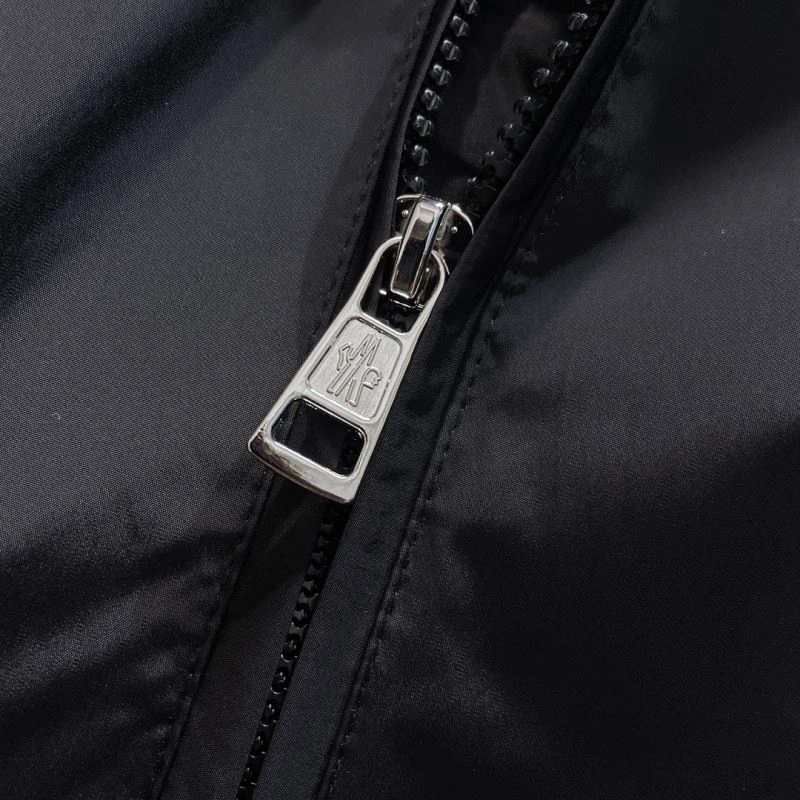 Resilient Moncler Outwear 140755