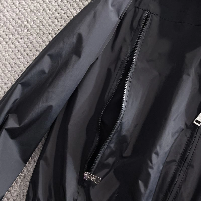 Resilient Moncler Outwear 140755