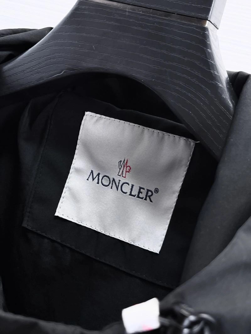 Moncler Outwear EasyCare 140773