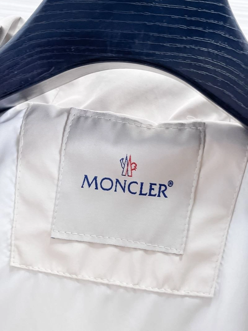 Contemporary Moncler Outwear 140742