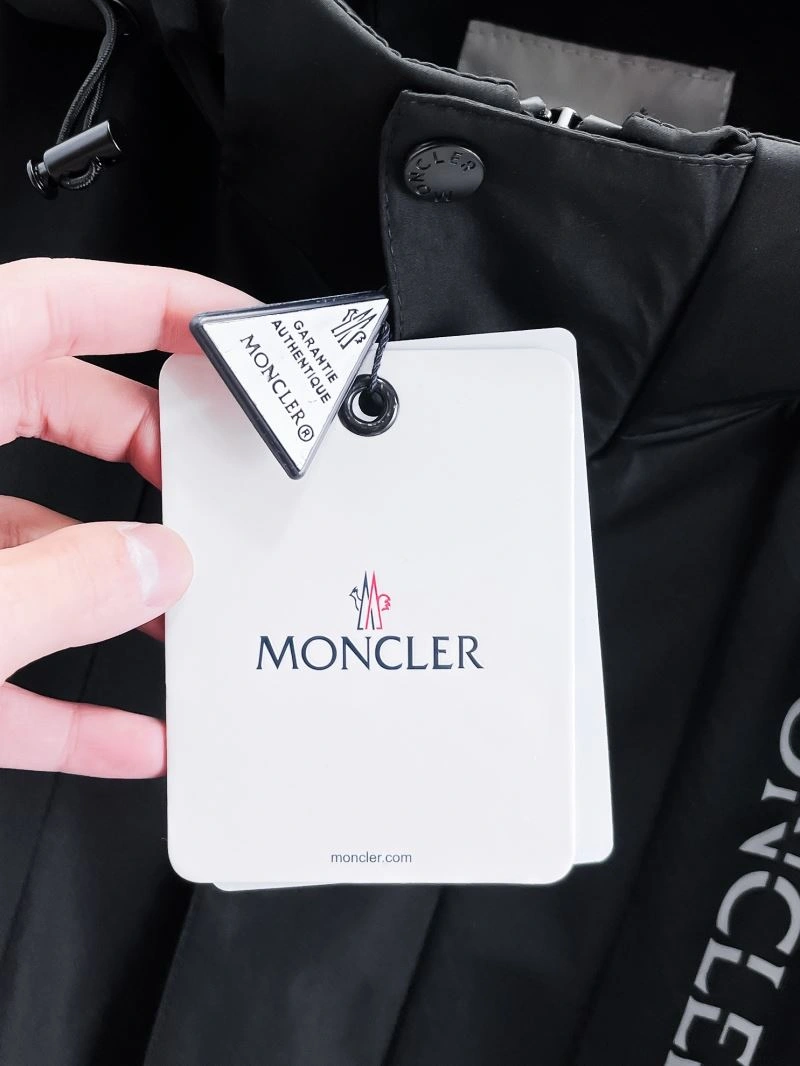 Moncler Outwear Youthful 140761