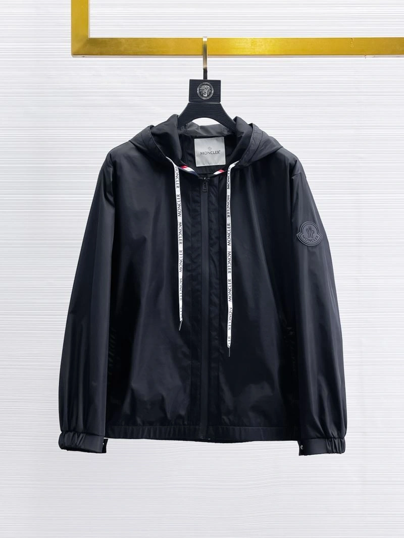 Sleek Moncler Outwear 140752