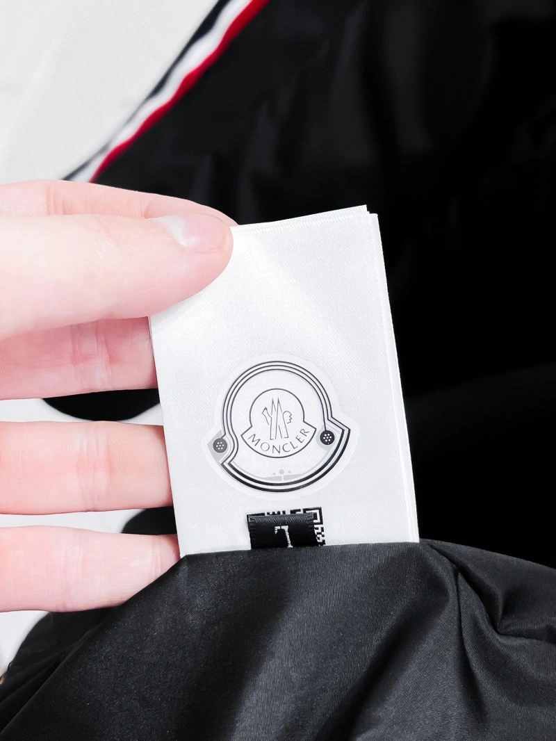 Sleek Moncler Outwear 140752