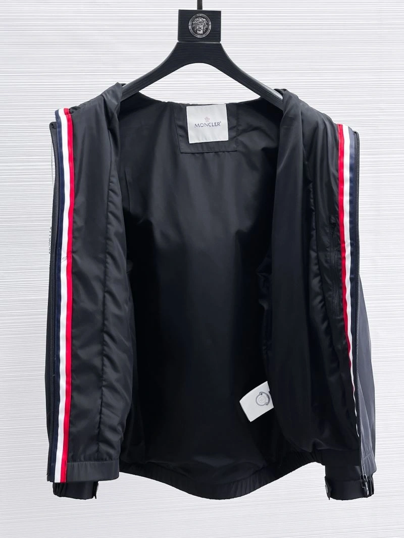 Sleek Moncler Outwear 140752