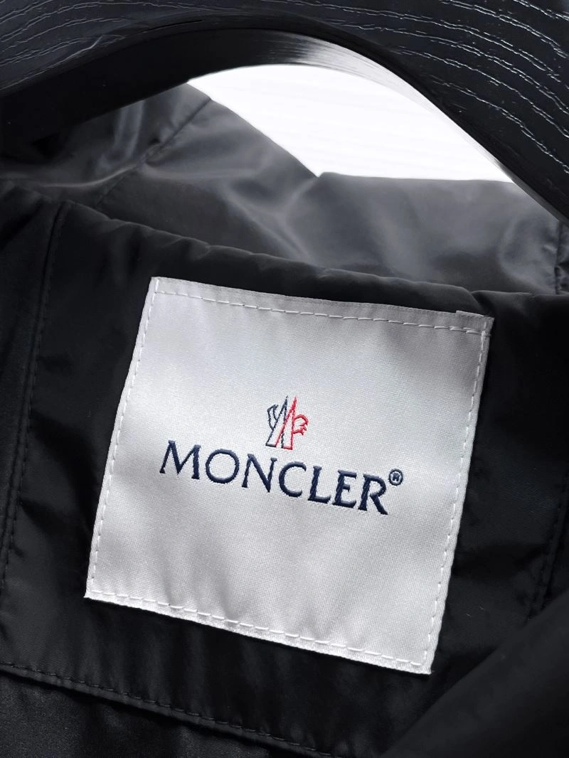 Sleek Moncler Outwear 140752