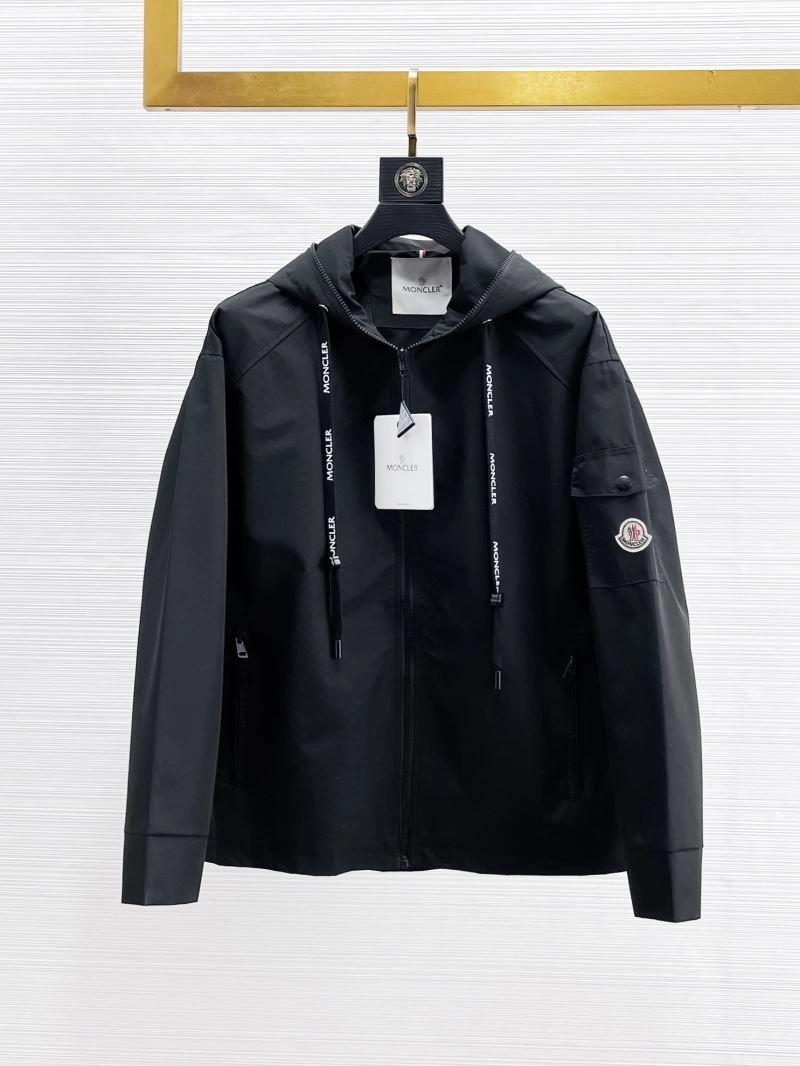 Moncler Outwear Snug 140748